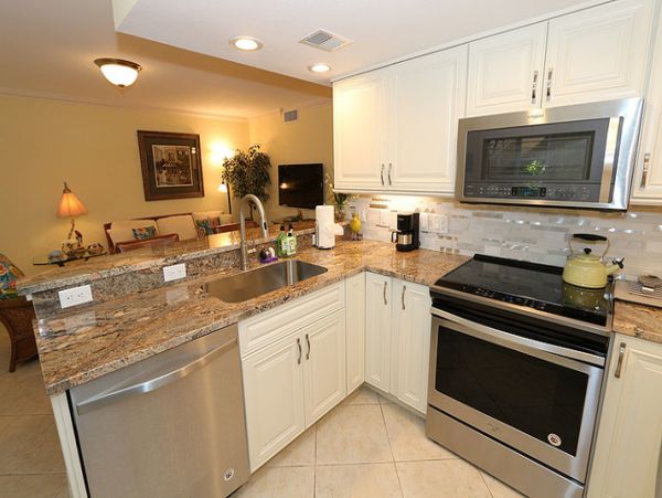 Beautiful Vacation Condo with Communal Pool & Hot Tub