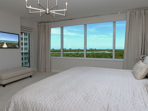 Beautiful 3 Bedroom Corner Condo Sleeps 6