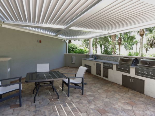 Beautiful 3 Bedroom Corner Condo Sleeps 6