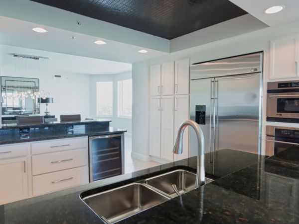 Beautiful 3 Bedroom Corner Condo Sleeps 6