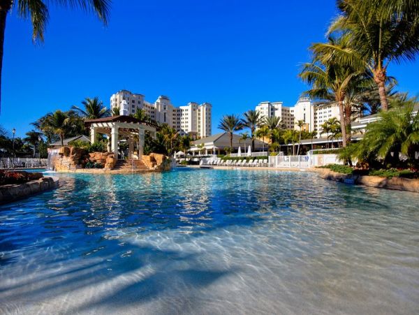 Beautiful 3 Bedroom Corner Condo Sleeps 6
