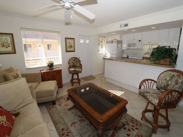 Naples Vacation Condo With Communal Pool 4 Guests