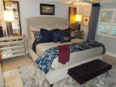 Naples Vacation Condo Two Bedrooms Communal Pool Sleeps Six