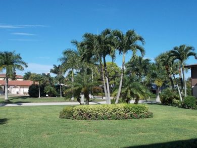 Naples Vacation Condo Two Bedrooms Communal Pool Sleeps Six