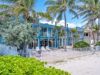 Full Gulf Views Vacation Villa  Sleeps Eighteen Guests.