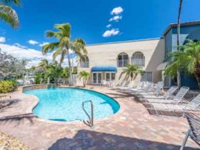 Full Gulf Views Vacation Villa  Sleeps Eighteen Guests.
