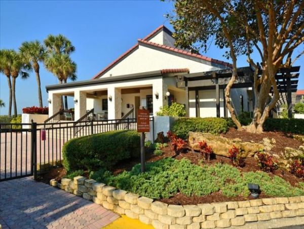 Longboat Key Vacation Condo Sleeps Five Guests.