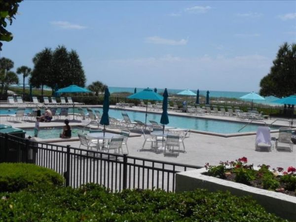 Longboat Key Vacation Condo Sleeps Five Guests.