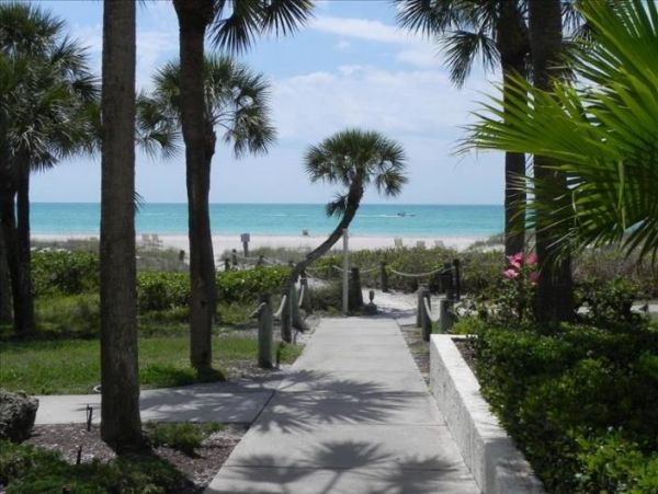 Longboat Key Vacation Condo Sleeps Five Guests.