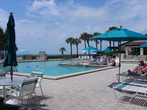 Longboat Key Vacation Condo Sleeps Five Guests.