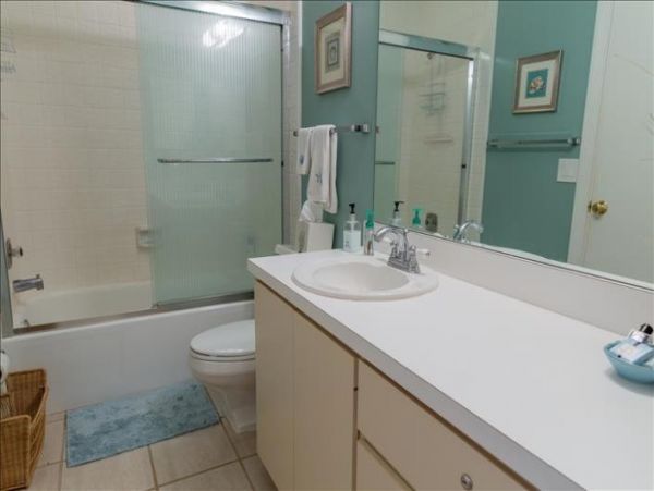 Longboat Key Vacation Condo Sleeps Five Guests.