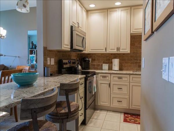 Longboat Key Vacation Condo Sleeps Five Guests.