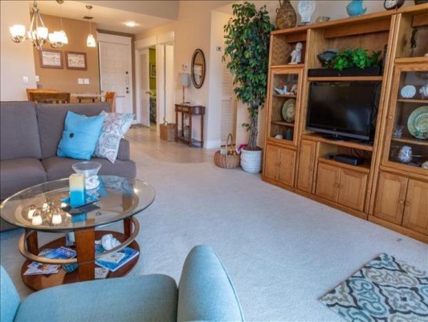 Longboat Key Vacation Condo Sleeps Five Guests.