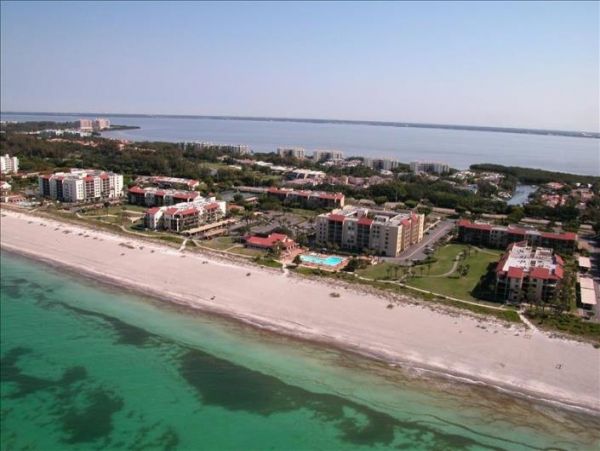 Longboat Key Vacation Condo Sleeps Five Guests.