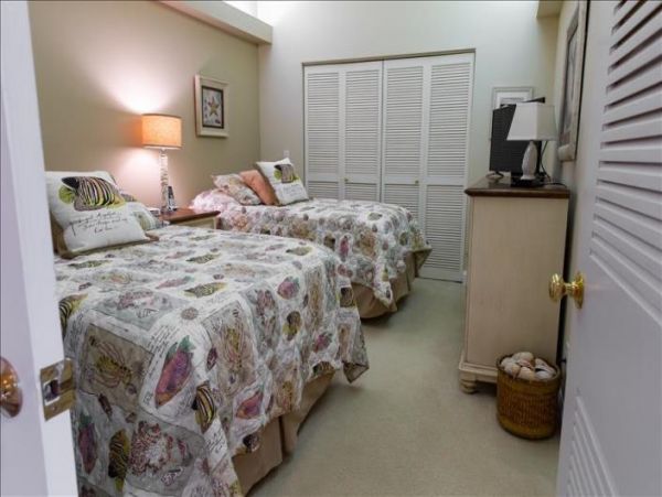 Longboat Key Vacation Condo Sleeps Five Guests.