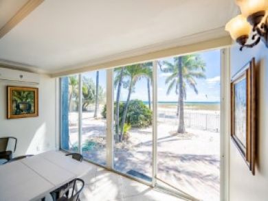 Fort Lauderdale Vacation Villa Sleeps Ten Guests.