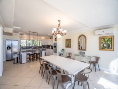 Fort Lauderdale Vacation Villa Sleeps Ten Guests.