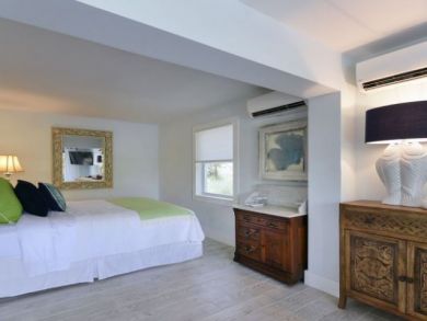 Islamorada Vacation Villa Sleeps Two Guests.