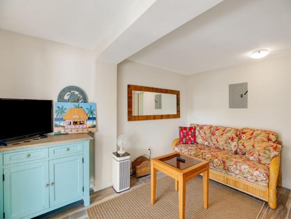 Islamorada Vacation Villa Sleeps Five Guests