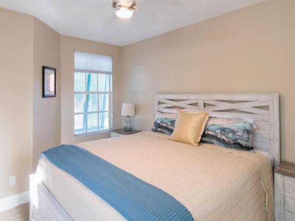 Siesta Key Village 2 Bedroom Condo with Communal Pool