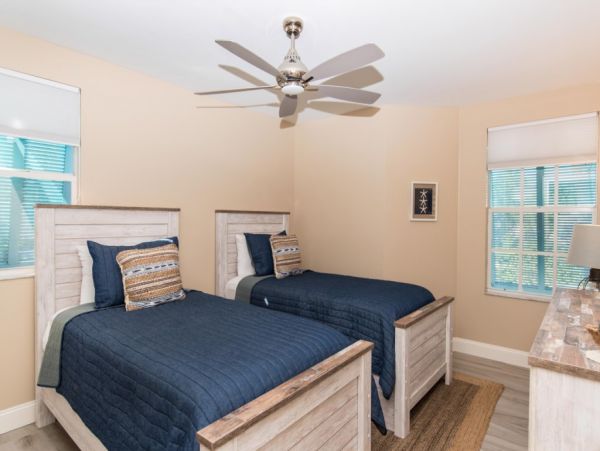 Siesta Key Village 2 Bedroom Condo with Communal Pool
