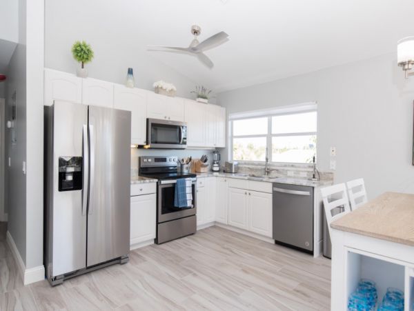Siesta Key Village 2 Bedroom Condo with Communal Pool
