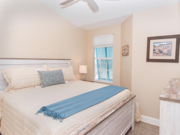 Siesta Key Vacation Rental 2-Bedroom Condo in Siesta Key Village