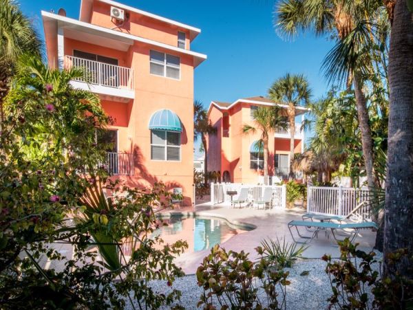 Siesta Key Vacation Rental 2-Bedroom Condo in Siesta Key Village