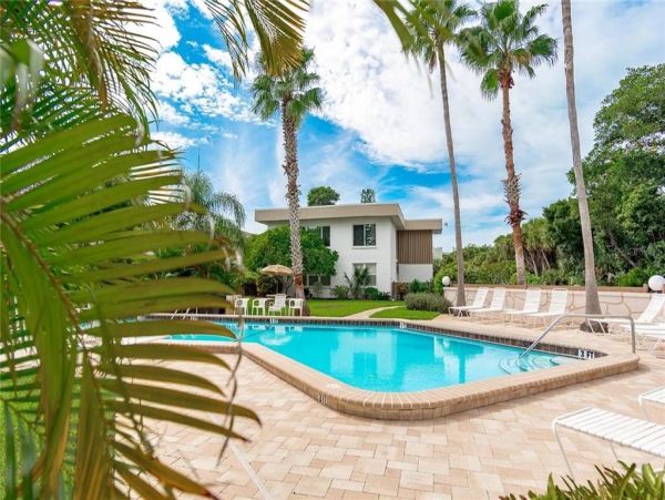 Englewood Vacation Condo One Bedroom Walk to Beach