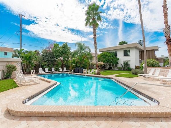 Englewood Vacation Condo One Bedroom Walk to Beach
