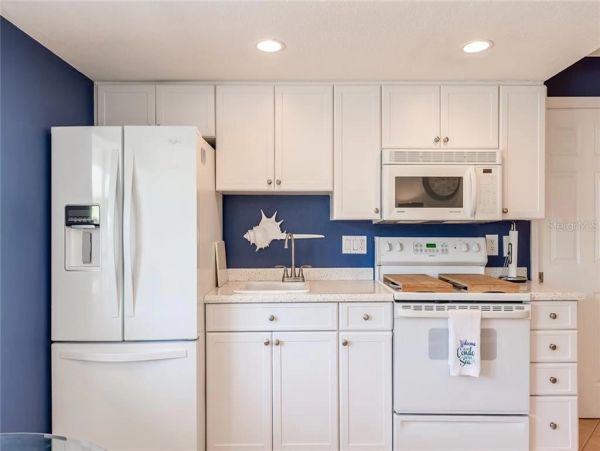 Englewood Vacation Condo One Bedroom Walk to Beach