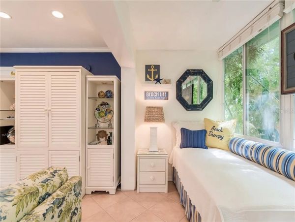 Englewood Vacation Condo One Bedroom Walk to Beach