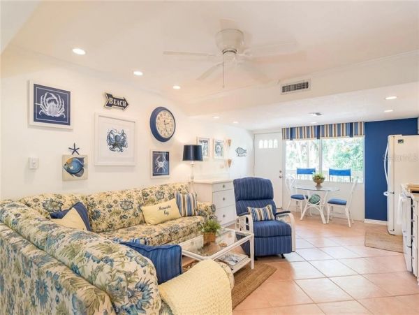 Englewood Vacation Condo One Bedroom Walk to Beach