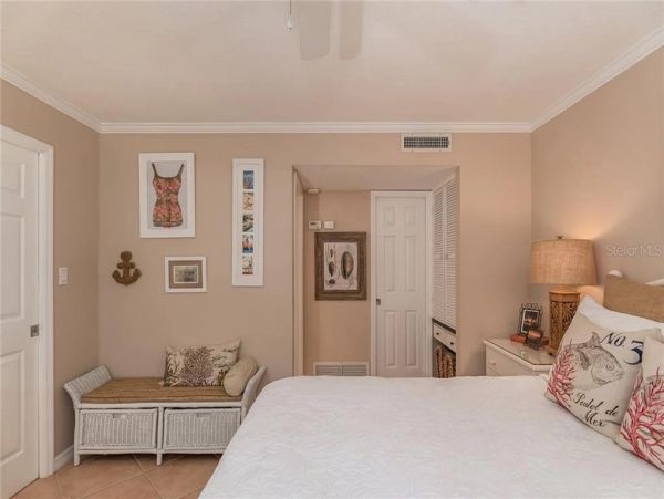 Englewood Vacation Condo One Bedroom Walk to Beach