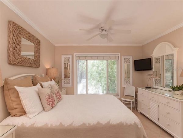 Englewood Vacation Condo One Bedroom Walk to Beach