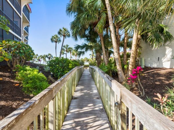 Gulf Views Sanibel Rental Condo at Beach Sleeps Eight