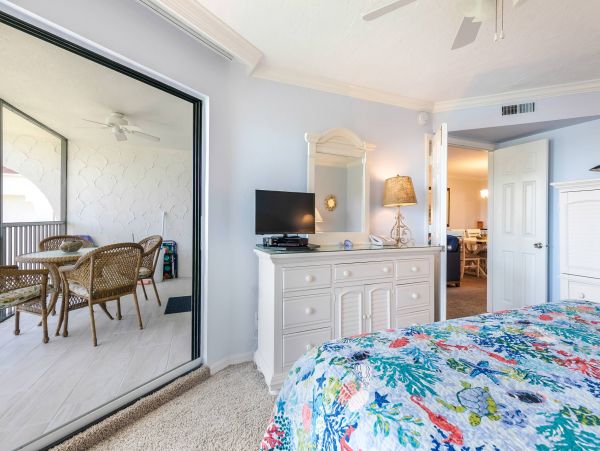 Gulf Views Sanibel Rental Condo at Beach Sleeps Eight