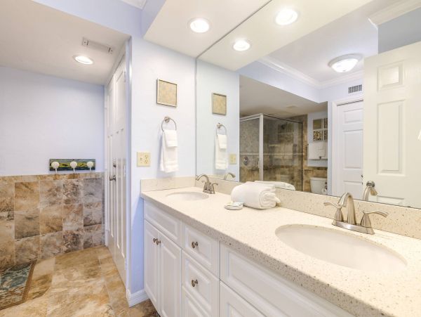 Gulf Views Sanibel Rental Condo at Beach Sleeps Eight
