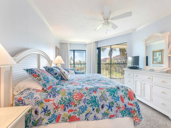 Gulf Views Sanibel Rental Condo at Beach Sleeps Eight