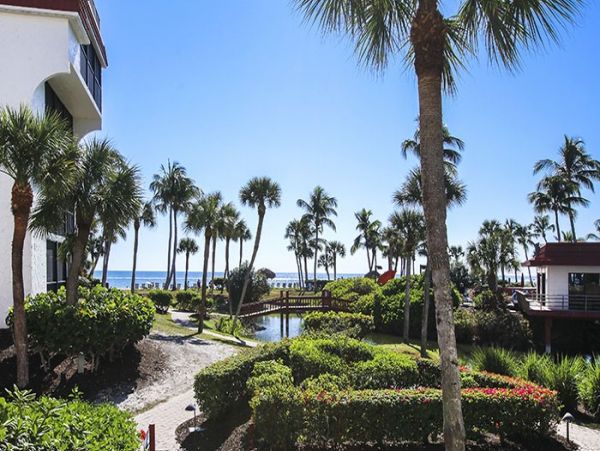 Gulf Views Sanibel Rental Condo at Beach Sleeps Eight