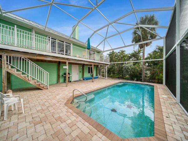 Charming Sanibel 2 Bedroom Vacation Home
