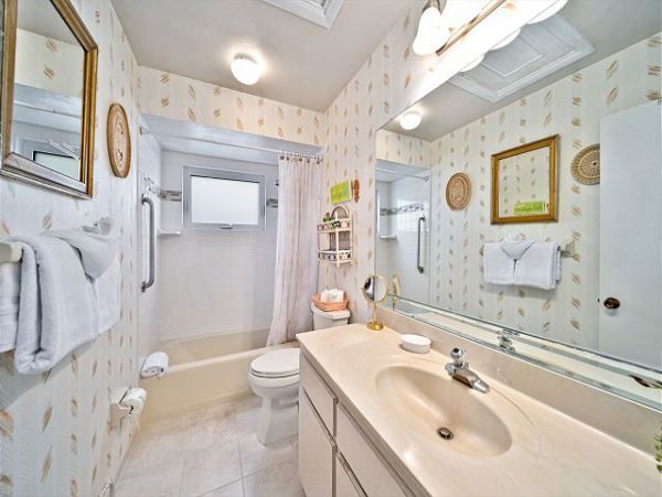 Charming Sanibel 2 Bedroom Vacation Home