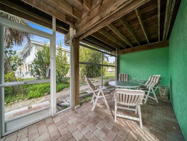Charming Sanibel 2 Bedroom Vacation Home