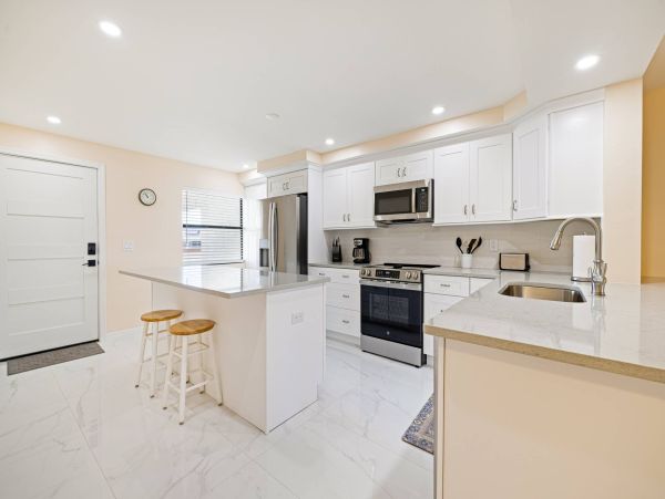 Sanibel Vacation Rental - Beachfront Condo with Pool, Tennis & Gulf Views
