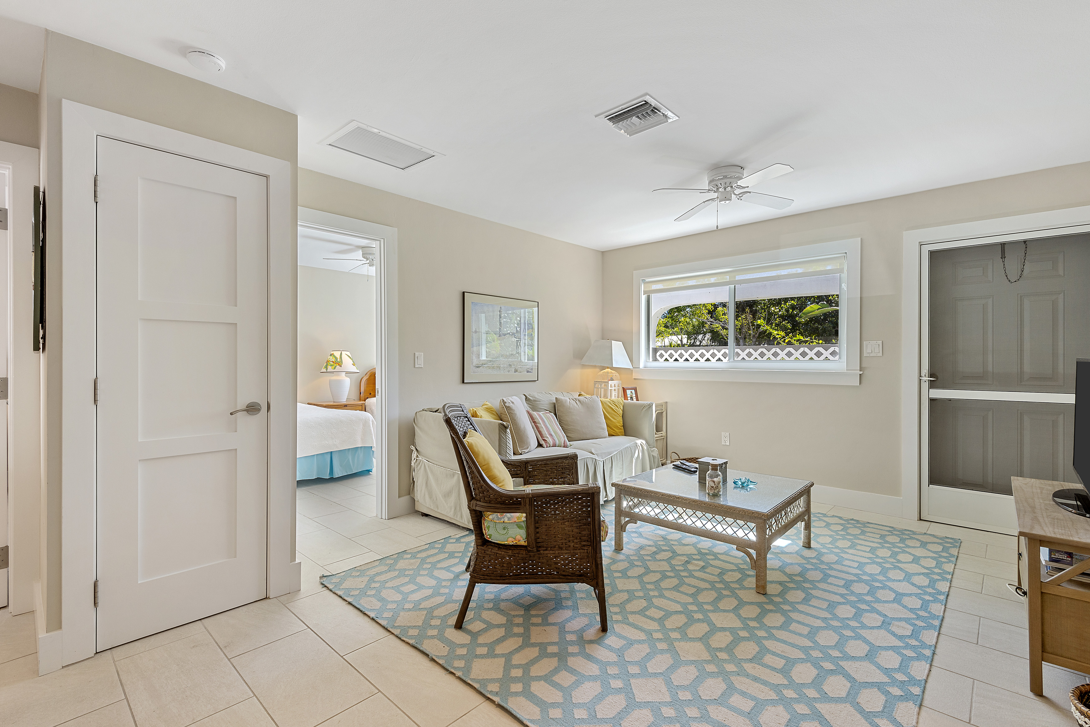 Enjoy the Bay and Golf with just minutes walk Enjoy the Bay and Golf with just minutes walk