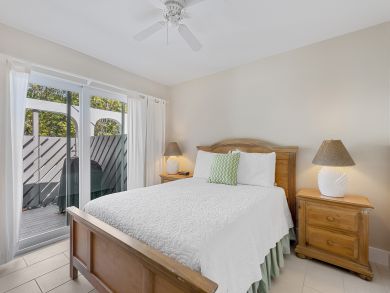 Enjoy the Bay and Golf with just minutes walk Enjoy the Bay and Golf with just minutes walk