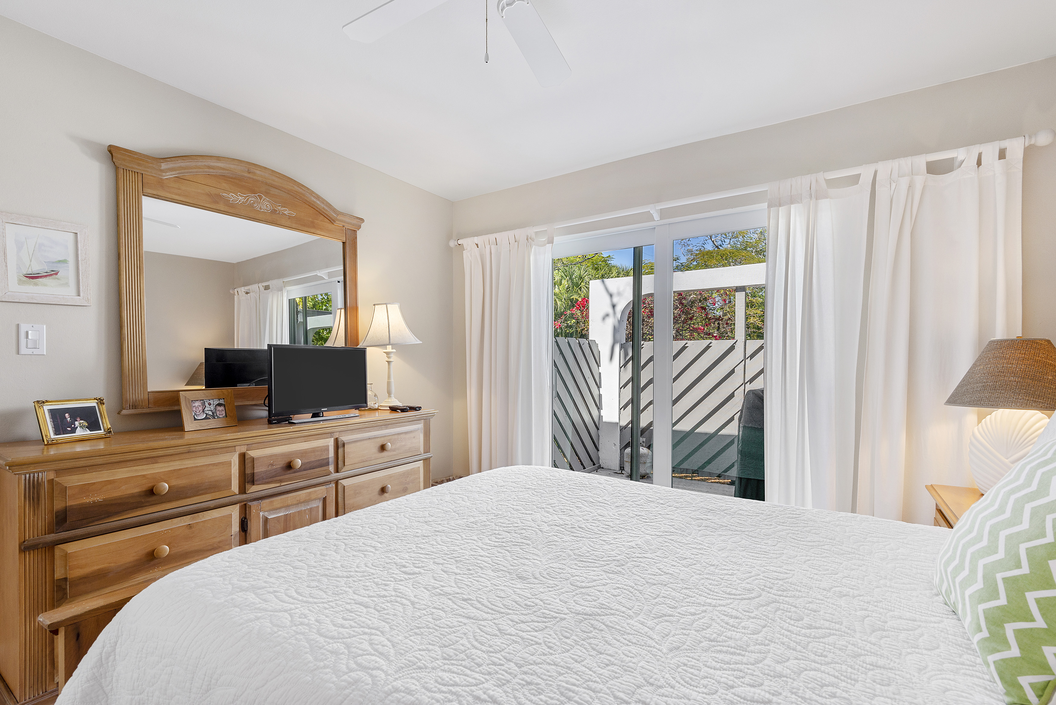 Enjoy the Bay and Golf with just minutes walk Enjoy the Bay and Golf with just minutes walk