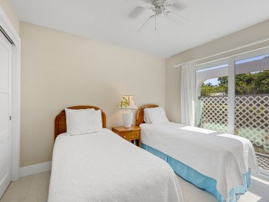 Enjoy the Bay and Golf with just minutes walk Enjoy the Bay and Golf with just minutes walk