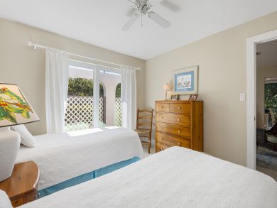 Enjoy the Bay and Golf with just minutes walk Enjoy the Bay and Golf with just minutes walk