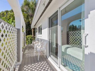 Enjoy the Bay and Golf with just minutes walk Enjoy the Bay and Golf with just minutes walk